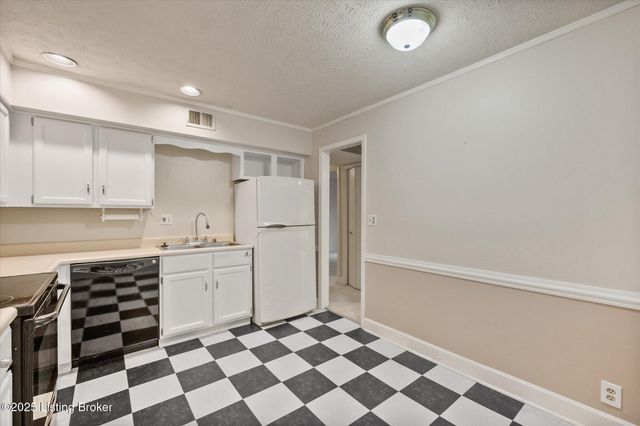 10339 Shelbyville Rd, Louisville, KY 40223