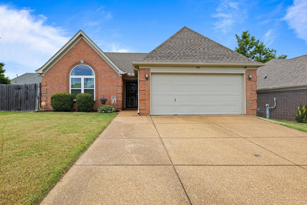 995 JESSICA LAUREN DR, Cordova, TN 38018