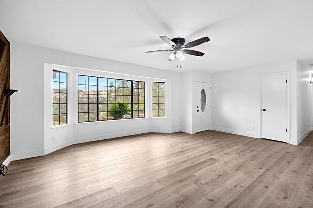 23328 Granite Creek Ln, Clovis, CA 93619