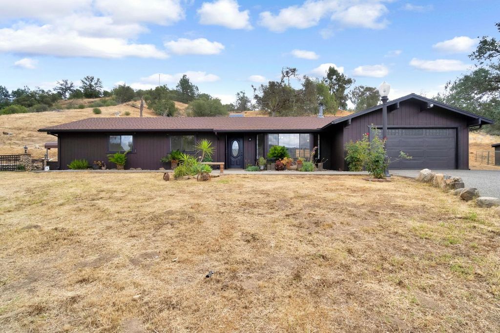 23328 Granite Creek Ln, Clovis, CA 93619