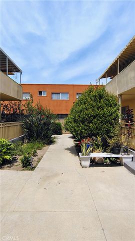 4060 URSULA 12, Los Angeles, CA 90008
