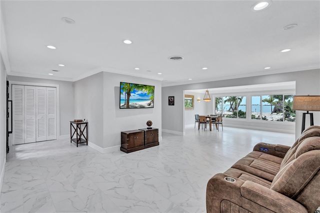 2612 KEYSTONE COURT N, St Petersburg, FL 33710