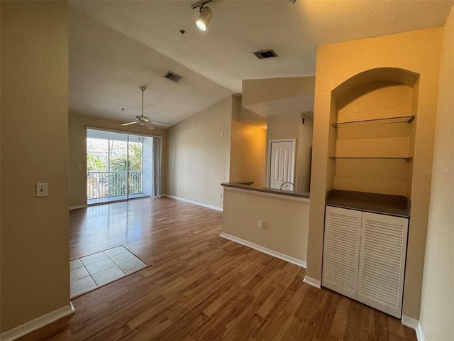 5817 LEGACY CRESCENT PLACE 302, Riverview, FL 33578