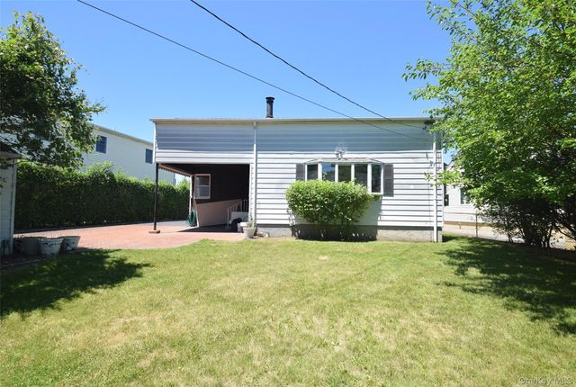 54 Camden Place, New Hyde Park, NY 11040