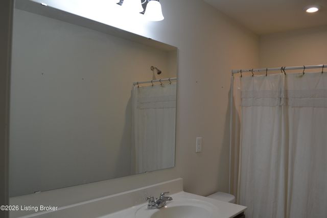 1029 Dry Run Ct, Shelbyville, KY 40065