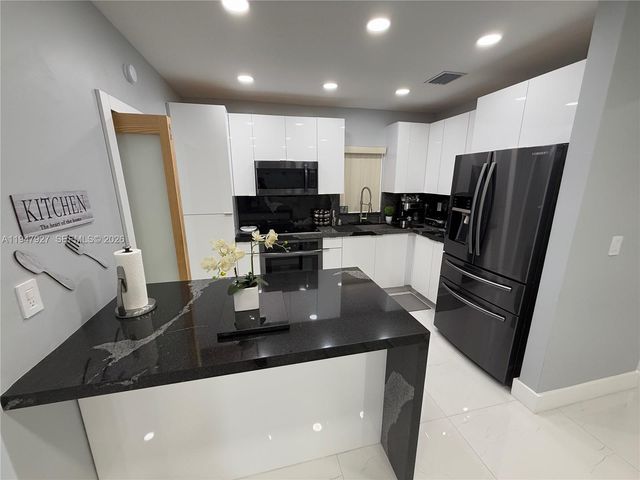 380 W 41st Street, Hialeah, FL 33012