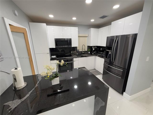 380 W 41st Street, Hialeah, FL 33012