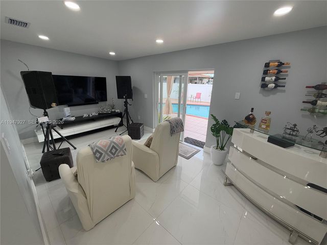 380 W 41st Street, Hialeah, FL 33012
