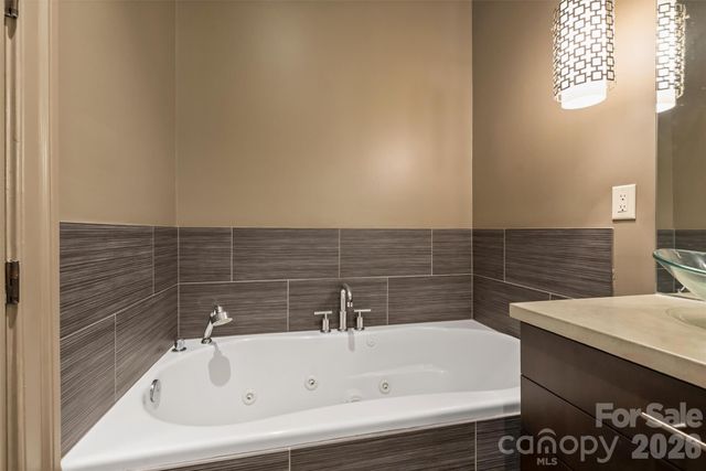 241 Queens Road, Charlotte, NC 28204