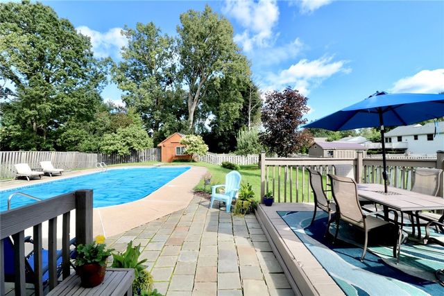37 Thistlewood Lane, Ogden, NY 14559