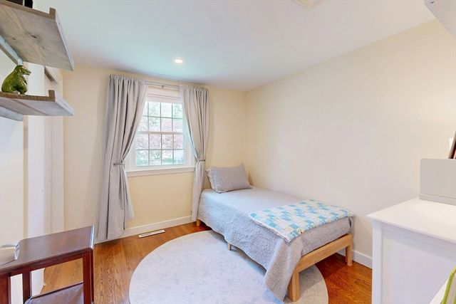 18 Emerson Rd, Medfield, MA 02052