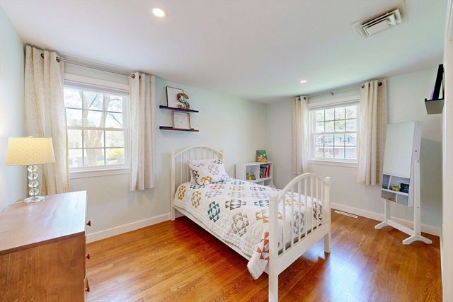 18 Emerson Rd, Medfield, MA 02052