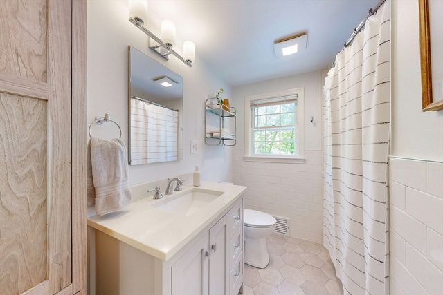 18 Emerson Rd, Medfield, MA 02052