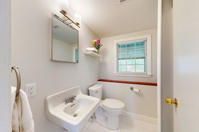 18 Emerson Rd, Medfield, MA 02052