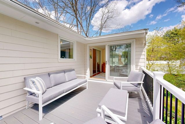 18 Emerson Rd, Medfield, MA 02052
