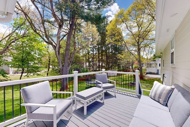 18 Emerson Rd, Medfield, MA 02052