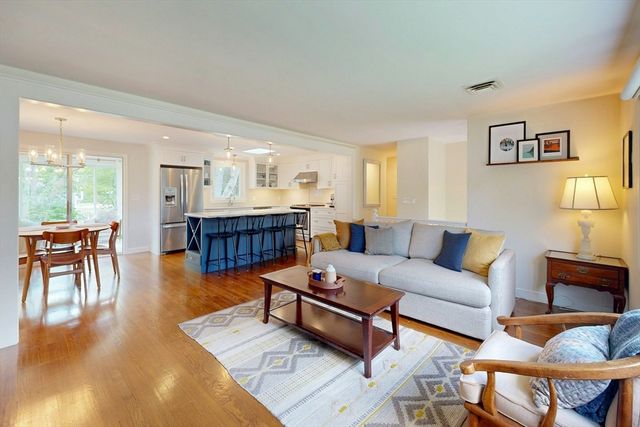 18 Emerson Rd, Medfield, MA 02052