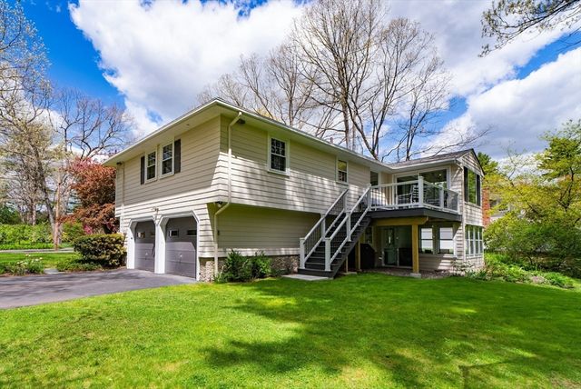 18 Emerson Rd, Medfield, MA 02052