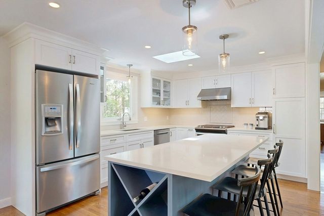 18 Emerson Rd, Medfield, MA 02052