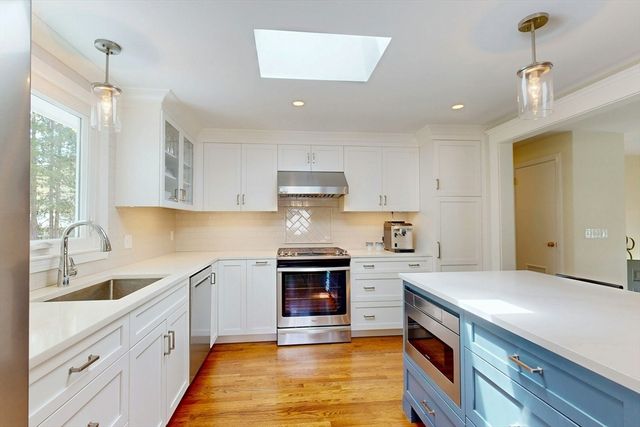 18 Emerson Rd, Medfield, MA 02052