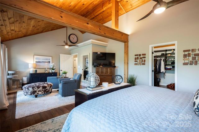 656 Far Away Hill, Lake Toxaway, NC 28747