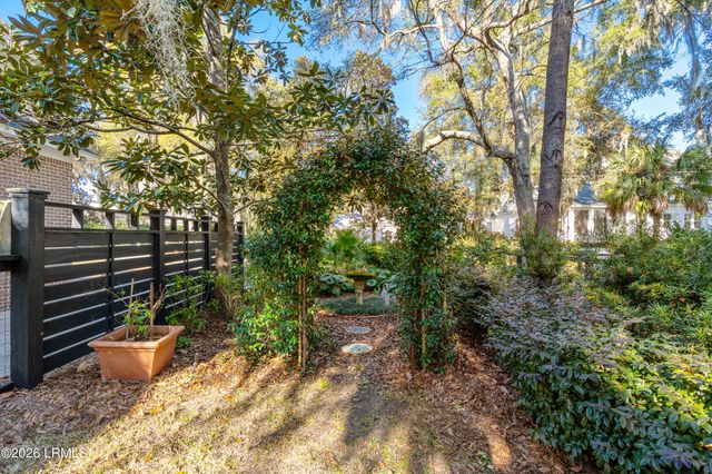 55 Park Square, Beaufort, SC 29907