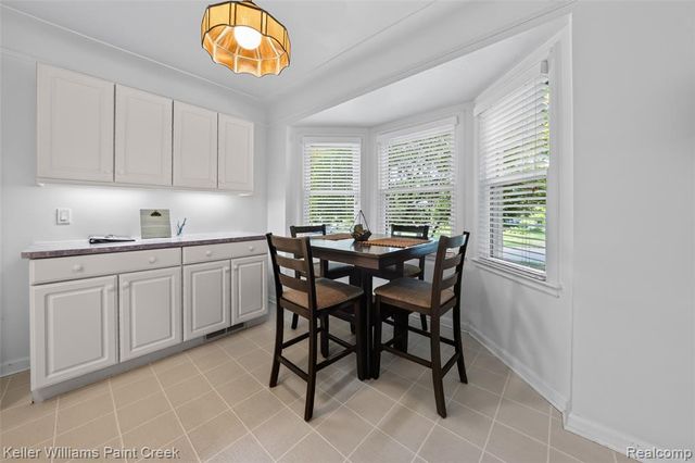 10017 Hart Avenue, Huntington Woods, MI 48070
