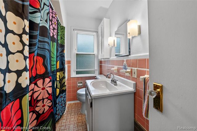 10017 Hart Avenue, Huntington Woods, MI 48070