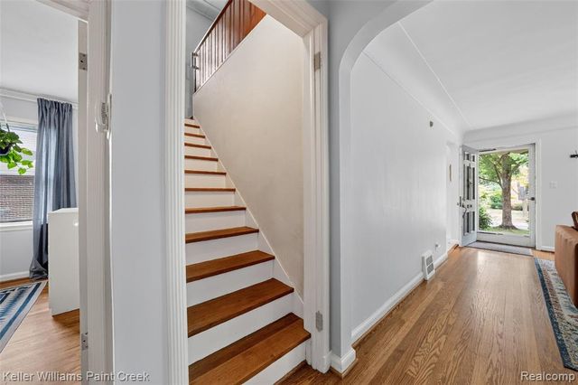 10017 Hart Avenue, Huntington Woods, MI 48070