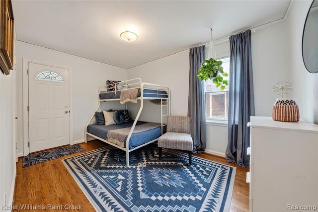 10017 Hart Avenue, Huntington Woods, MI 48070