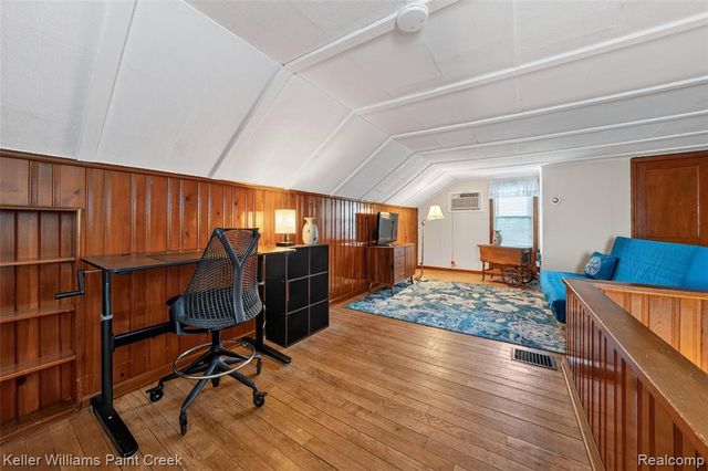 10017 Hart Avenue, Huntington Woods, MI 48070