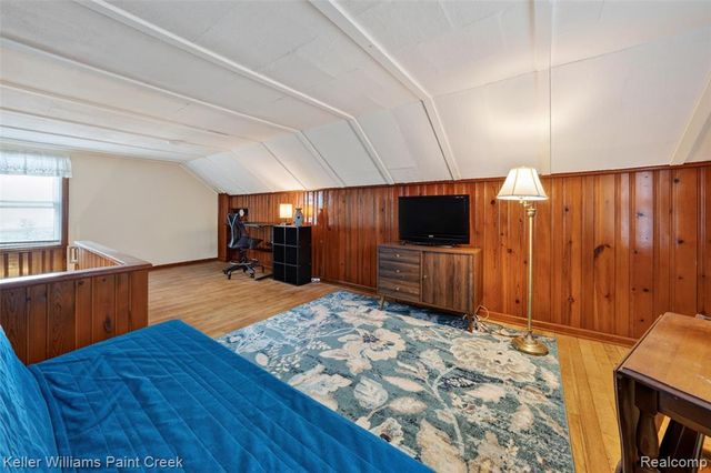 10017 Hart Avenue, Huntington Woods, MI 48070