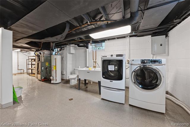 10017 Hart Avenue, Huntington Woods, MI 48070