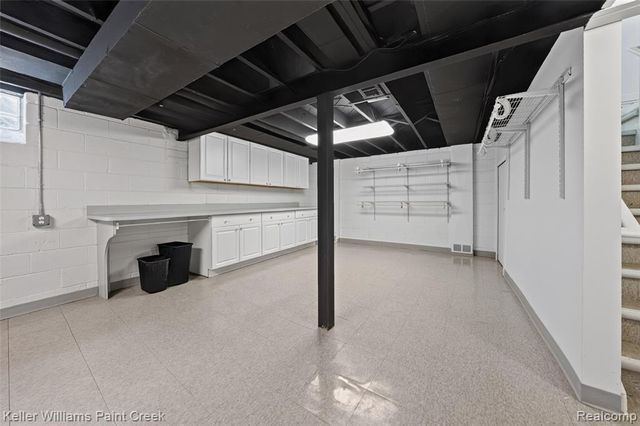 10017 Hart Avenue, Huntington Woods, MI 48070