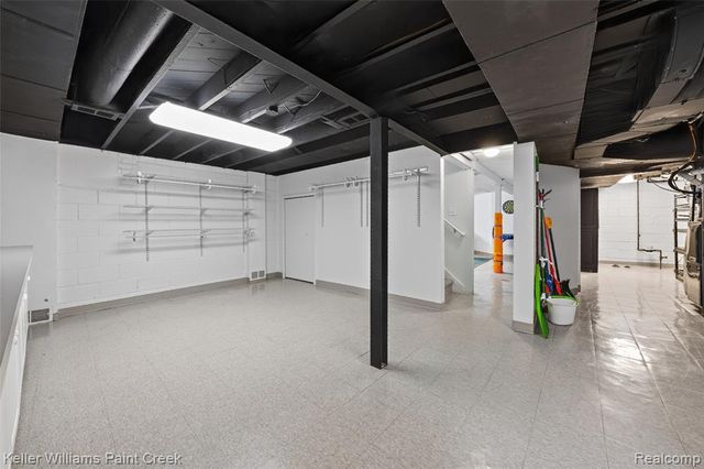 10017 Hart Avenue, Huntington Woods, MI 48070