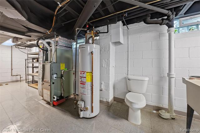 10017 Hart Avenue, Huntington Woods, MI 48070