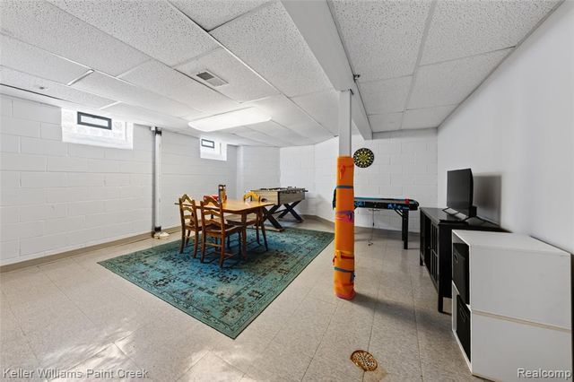 10017 Hart Avenue, Huntington Woods, MI 48070