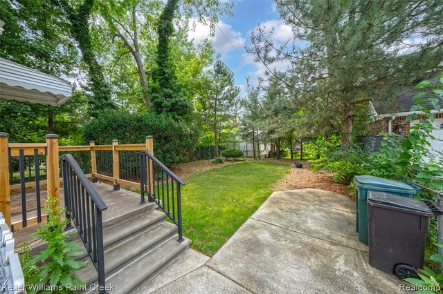 10017 Hart Avenue, Huntington Woods, MI 48070