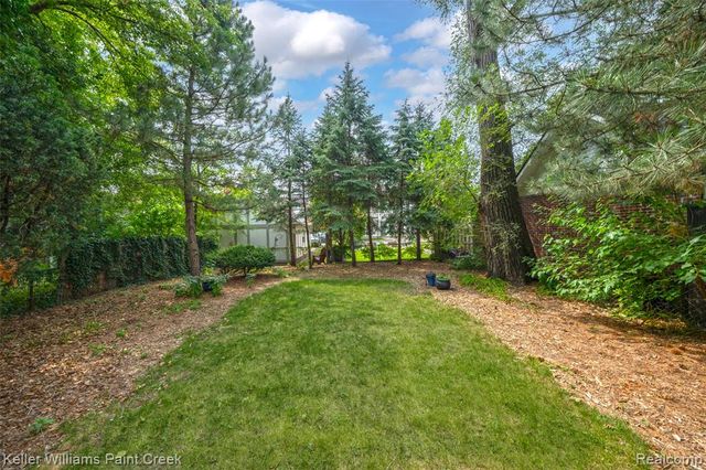 10017 Hart Avenue, Huntington Woods, MI 48070