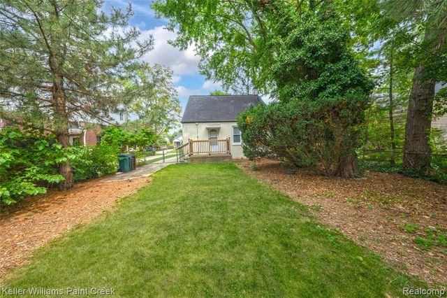 10017 Hart Avenue, Huntington Woods, MI 48070