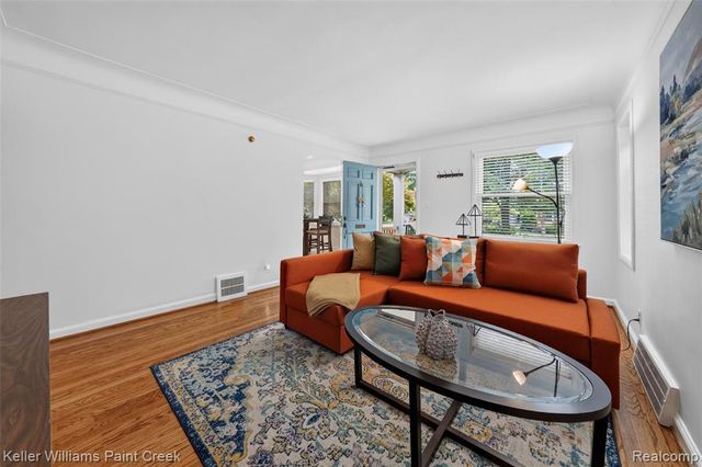 10017 Hart Avenue, Huntington Woods, MI 48070