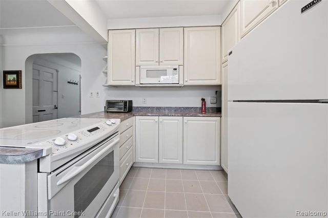 10017 Hart Avenue, Huntington Woods, MI 48070