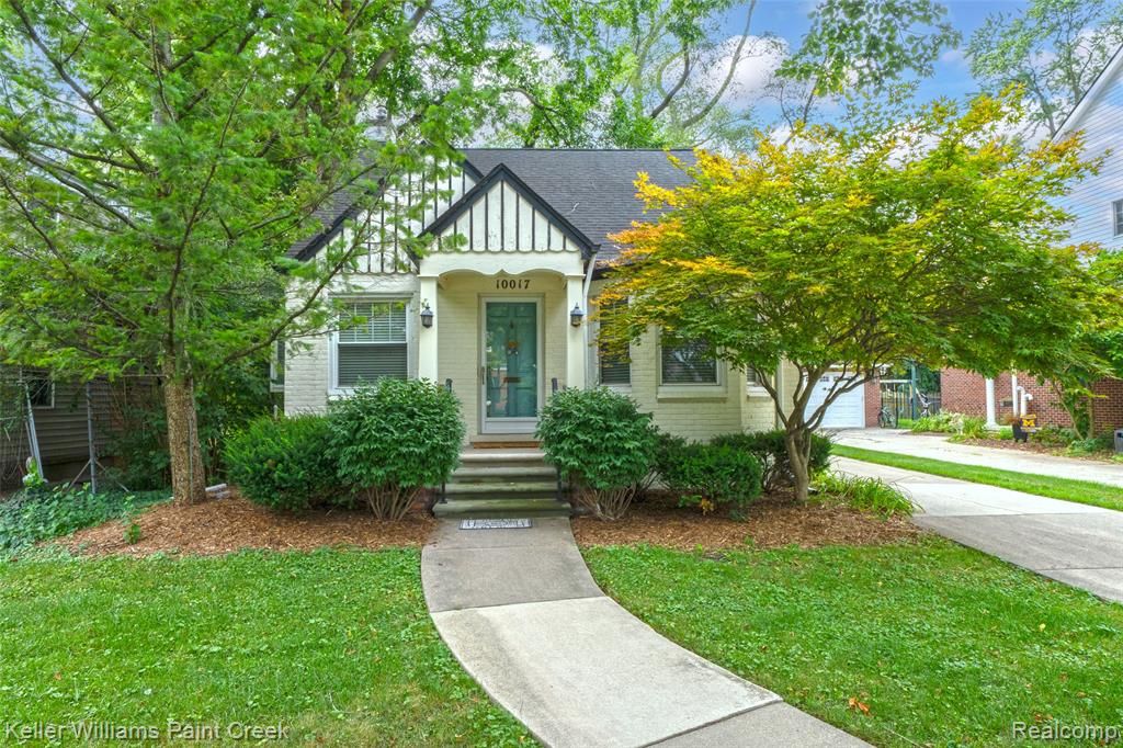 10017 Hart Avenue, Huntington Woods, MI 48070