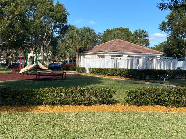 9911 Porta Leona Lane, Boynton Beach, FL 33472