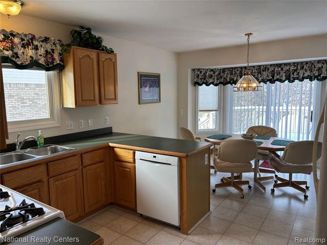 51 Mill Creek Avenue, Lapeer, MI 48446