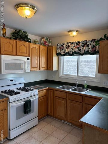 51 Mill Creek Avenue, Lapeer, MI 48446