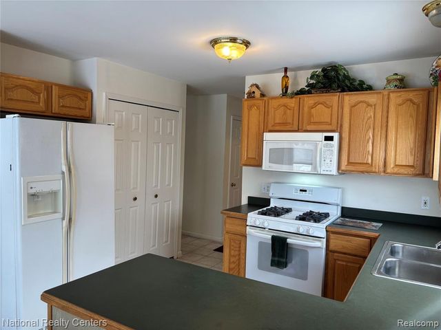 51 Mill Creek Avenue, Lapeer, MI 48446