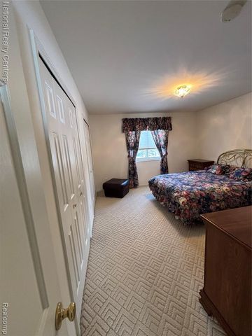 51 Mill Creek Avenue, Lapeer, MI 48446