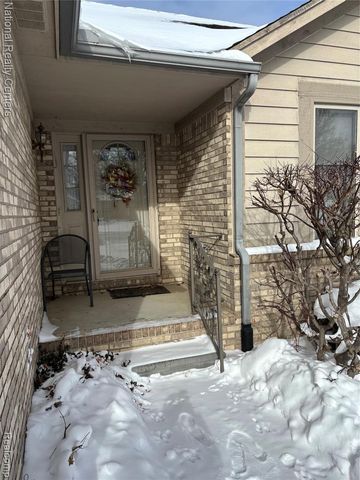 51 Mill Creek Avenue, Lapeer, MI 48446