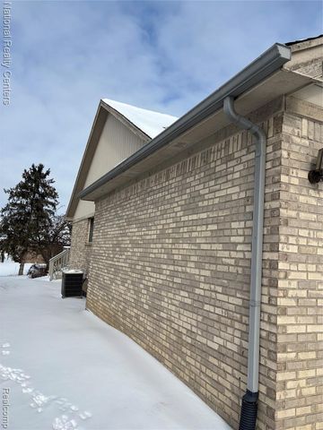 51 Mill Creek Avenue, Lapeer, MI 48446